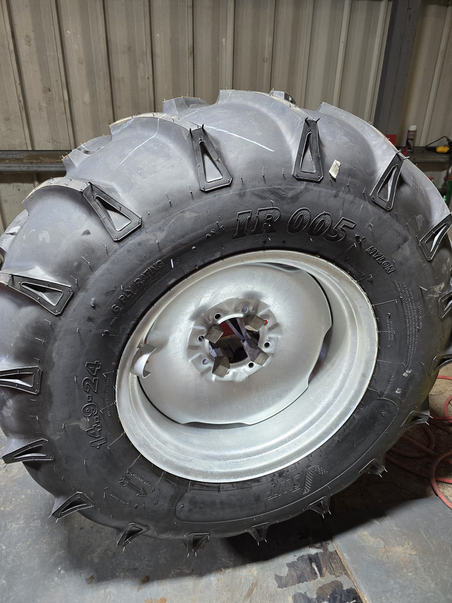Pivot Irrigation Assembled Wheel & Tire 6PLY – 14.9-24 - AG Machinery Depot