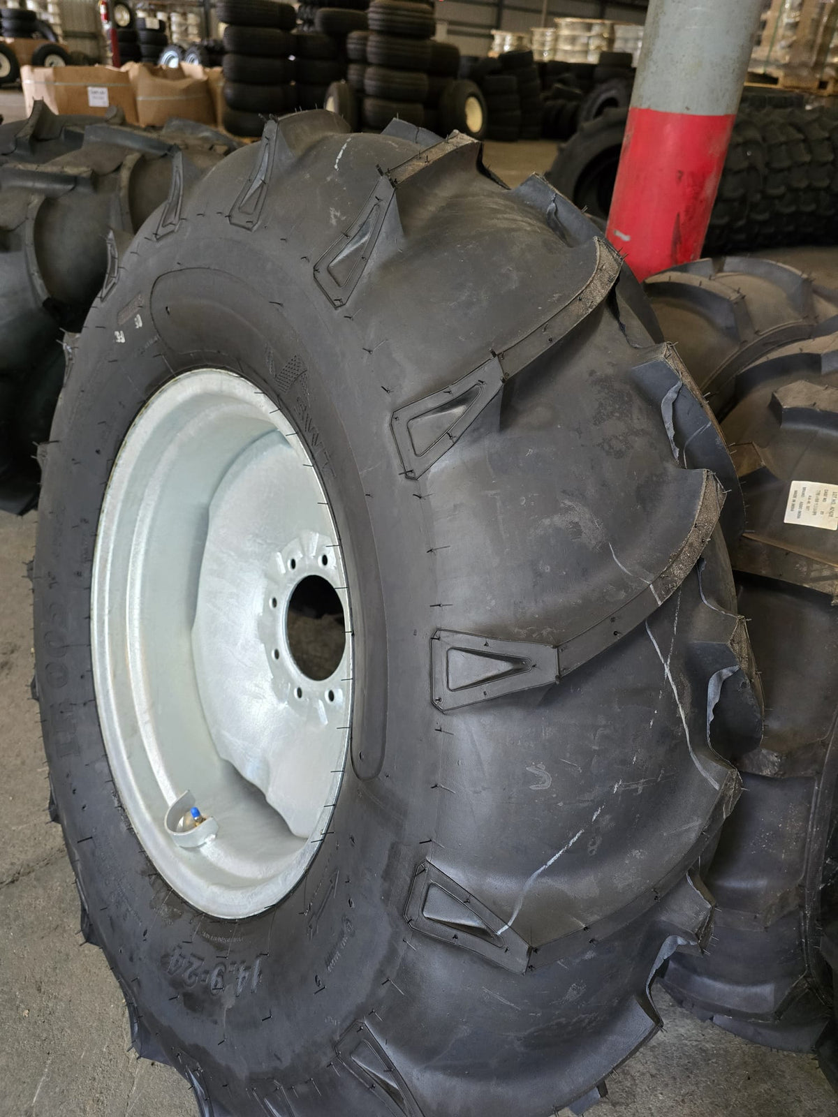 Pivot Irrigation Assembled Wheel & Tire 6PLY – 14.9-24 - AG Machinery Depot