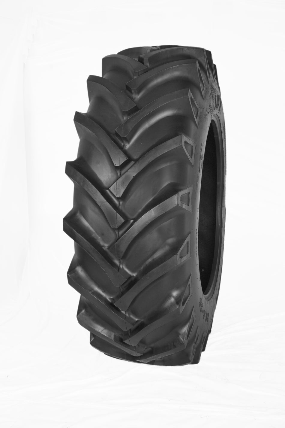 Tractor Tire 15.5-38 12 PR – TT Free Tube