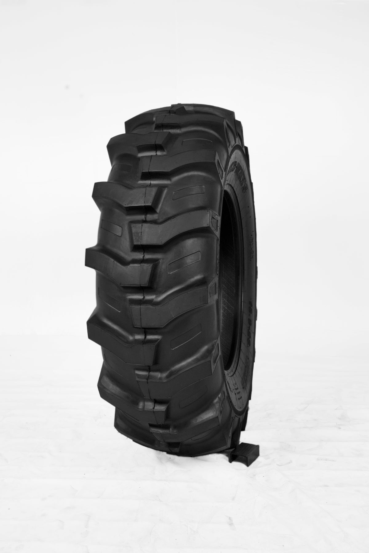 Backhoe  Tire 19.5L-24 12PR POWERLUG R-4 TUBELESS - AG Machinery Depot
